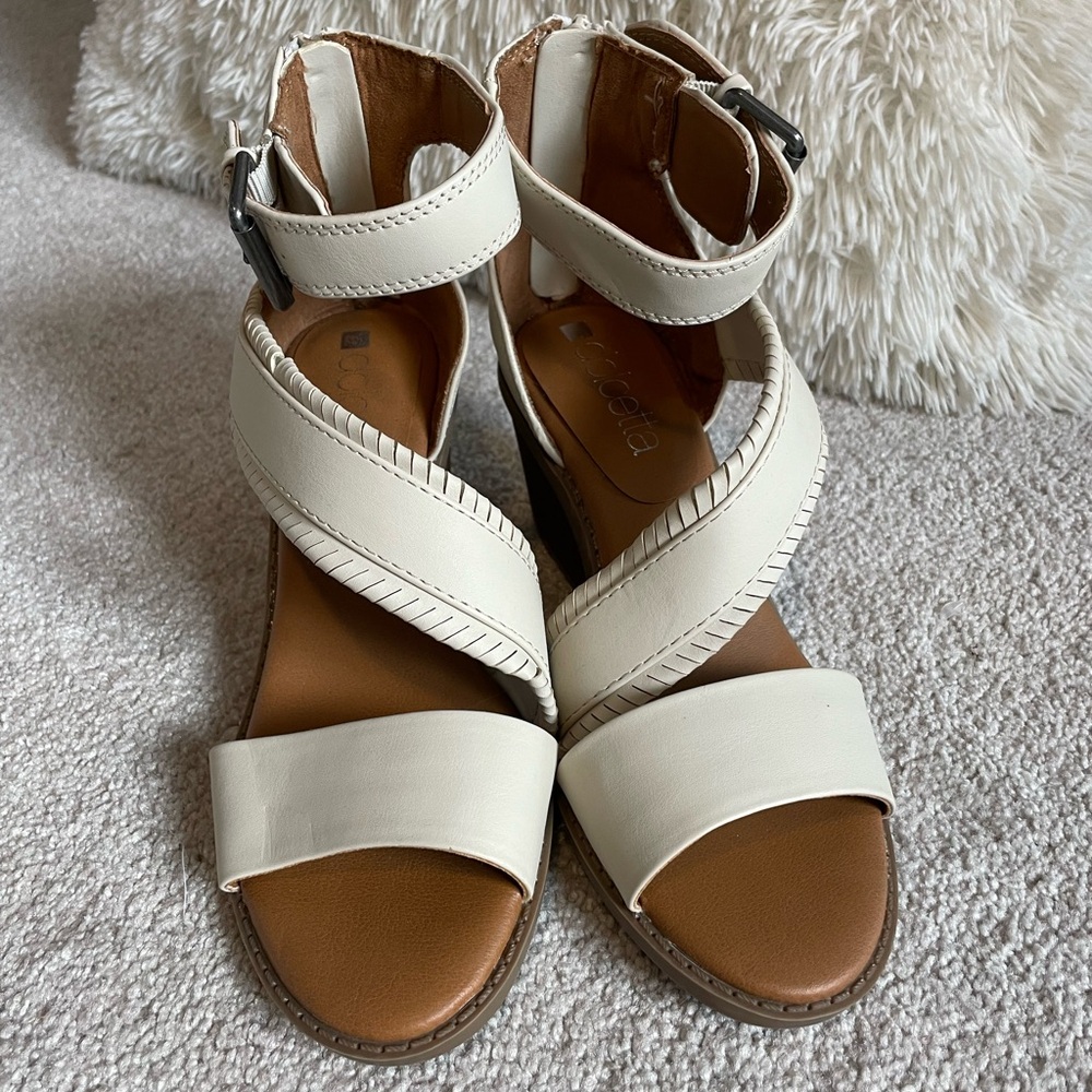 Dolcetta Delia Wedge Heels Size 6M